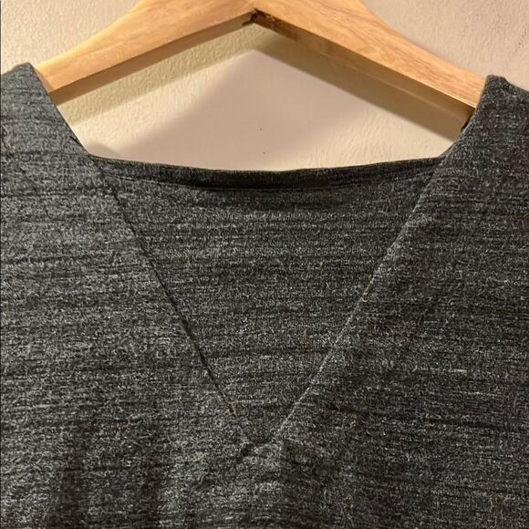 Nike Women's Black Short Sleeve Tee - Picture 3 of 8